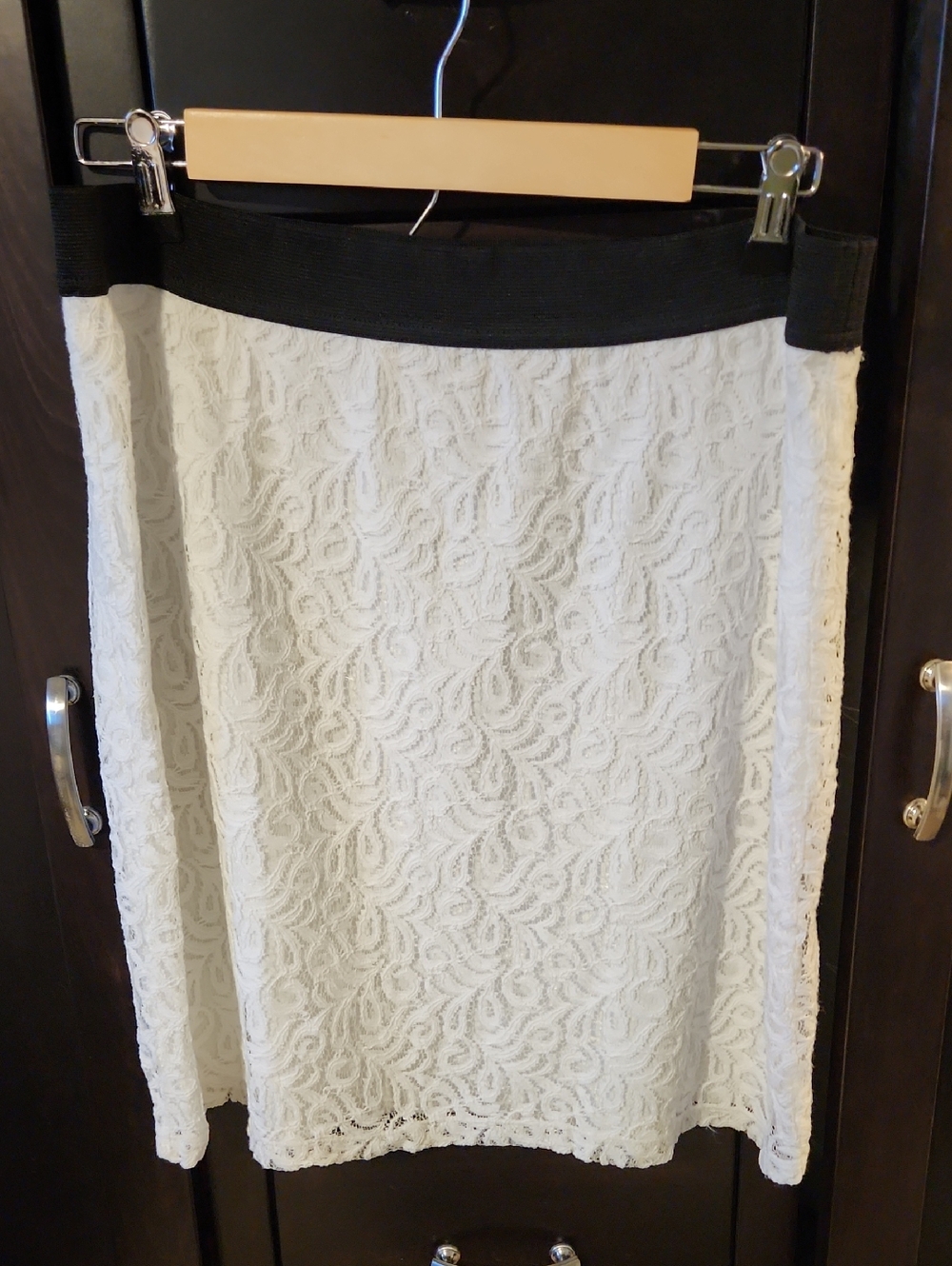 New York & Company White Lace Pencil Skirt with Black Waistband